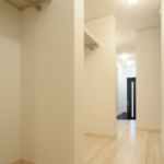 【防火地域の木造3階建て住宅】敷地13.41坪｜延床26.67坪！<br>建物の間口2ｍ62cm！奥様ご希望の対面式キッチンも実現