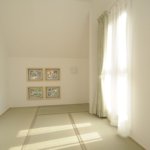 【狭小・変型敷地の３階建て住宅】敷地21.64坪｜延床32.43坪！<br>工夫を凝らした畳使いでくつろぎの空間に