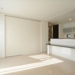【狭小・変型敷地の３階建て住宅】敷地21.64坪｜延床32.43坪！<br>工夫を凝らした畳使いでくつろぎの空間に