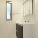 【狭小・変型敷地の３階建て住宅】敷地21.64坪｜延床32.43坪！<br>工夫を凝らした畳使いでくつろぎの空間に