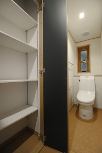 1Fトイレと収納03