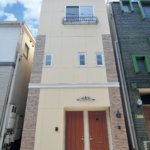 【狭小、鉄骨造2世帯住宅】敷地11.00坪｜延床24.05坪！<br>ご家族の「これがしたい！」を詰め込んだ桜並木沿いの立地を生かした家