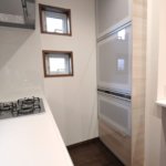 【３階建て狭小住宅】敷地40.65坪｜延床23.42坪！<br>旗竿地でも光あふれる開放的な空間を実現。鉄骨階段と飾り梁が魅力