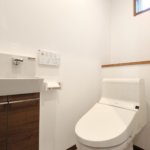 【３階建て狭小住宅】敷地40.65坪｜延床23.42坪！<br>旗竿地でも光あふれる開放的な空間を実現。鉄骨階段と飾り梁が魅力