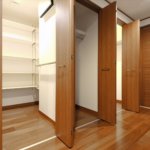 【３階建て狭小住宅】敷地40.65坪｜延床23.42坪！<br>旗竿地でも光あふれる開放的な空間を実現。鉄骨階段と飾り梁が魅力