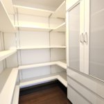 【３階建て狭小住宅】敷地40.65坪｜延床23.42坪！<br>旗竿地でも光あふれる開放的な空間を実現。鉄骨階段と飾り梁が魅力