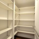 【３階建て狭小住宅】敷地40.65坪｜延床23.42坪！<br>旗竿地でも光あふれる開放的な空間を実現。鉄骨階段と飾り梁が魅力