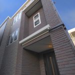 【３階建て狭小住宅】敷地40.65坪｜延床23.42坪！<br>旗竿地でも光あふれる開放的な空間を実現。鉄骨階段と飾り梁が魅力