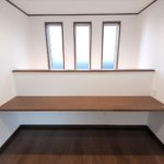 【３階建て狭小住宅】敷地40.65坪｜延床23.42坪！<br>旗竿地でも光あふれる開放的な空間を実現。鉄骨階段と飾り梁が魅力