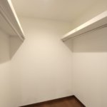【３階建て狭小住宅】敷地40.65坪｜延床23.42坪！<br>旗竿地でも光あふれる開放的な空間を実現。鉄骨階段と飾り梁が魅力