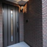 【３階建て狭小住宅】敷地40.65坪｜延床23.42坪！<br>旗竿地でも光あふれる開放的な空間を実現。鉄骨階段と飾り梁が魅力