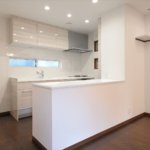 【３階建て狭小住宅】敷地40.65坪｜延床23.42坪！<br>旗竿地でも光あふれる開放的な空間を実現。鉄骨階段と飾り梁が魅力