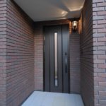 【３階建て狭小住宅】敷地40.65坪｜延床23.42坪！<br>旗竿地でも光あふれる開放的な空間を実現。鉄骨階段と飾り梁が魅力