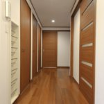 【３階建て狭小住宅】敷地40.65坪｜延床23.42坪！<br>旗竿地でも光あふれる開放的な空間を実現。鉄骨階段と飾り梁が魅力