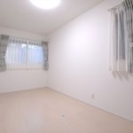 【ロフト付き二世帯住宅】敷地81.61坪｜延床84.01坪！<br>吹き抜けで開放的なリビングが特徴。将来の二世帯を考えた工夫満載