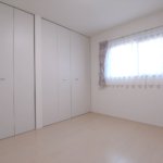 【ロフト付き二世帯住宅】敷地81.61坪｜延床84.01坪！<br>吹き抜けで開放的なリビングが特徴。将来の二世帯を考えた工夫満載