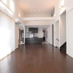 【ロフト付き二世帯住宅】敷地81.61坪｜延床84.01坪！<br>吹き抜けで開放的なリビングが特徴。将来の二世帯を考えた工夫満載