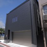 【屋上付き二世帯住宅】敷地36.25坪｜延床82.81坪！<br>変形地でも『鉄骨造並み』の広い間口で車3台が置けるビルトインガレージ