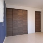 【屋上付き二世帯住宅】敷地36.25坪｜延床82.81坪！<br>変形地でも『鉄骨造並み』の広い間口で車3台が置けるビルトインガレージ