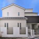 【ロフト付き二世帯住宅】敷地81.61坪｜延床84.01坪！<br>吹き抜けで開放的なリビングが特徴。将来の二世帯を考えた工夫満載