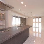 【屋上付き二世帯住宅】敷地36.25坪｜延床82.81坪！<br>変形地でも『鉄骨造並み』の広い間口で車3台が置けるビルトインガレージ