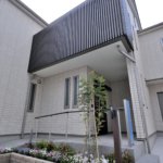 【ロフト付き二世帯住宅】敷地81.61坪｜延床84.01坪！<br>吹き抜けで開放的なリビングが特徴。将来の二世帯を考えた工夫満載