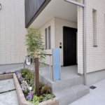 【ロフト付き二世帯住宅】敷地81.61坪｜延床84.01坪！<br>吹き抜けで開放的なリビングが特徴。将来の二世帯を考えた工夫満載