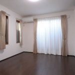 【ロフト付き二世帯住宅】敷地81.61坪｜延床84.01坪！<br>吹き抜けで開放的なリビングが特徴。将来の二世帯を考えた工夫満載