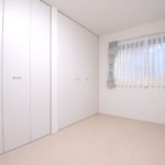 【ロフト付き二世帯住宅】敷地81.61坪｜延床84.01坪！<br>吹き抜けで開放的なリビングが特徴。将来の二世帯を考えた工夫満載