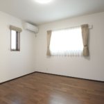 【ロフト付き二世帯住宅】敷地81.61坪｜延床84.01坪！<br>吹き抜けで開放的なリビングが特徴。将来の二世帯を考えた工夫満載