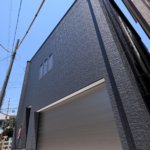 【屋上付き二世帯住宅】敷地36.25坪｜延床82.81坪！<br>変形地でも『鉄骨造並み』の広い間口で車3台が置けるビルトインガレージ