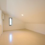 【ロフト付き二世帯住宅】敷地81.61坪｜延床84.01坪！<br>吹き抜けで開放的なリビングが特徴。将来の二世帯を考えた工夫満載