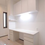 【ロフト付き二世帯住宅】敷地81.61坪｜延床84.01坪！<br>吹き抜けで開放的なリビングが特徴。将来の二世帯を考えた工夫満載