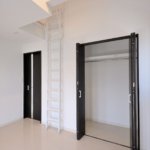 【屋上と屋根裏収納】敷地34.98坪｜延床35.19坪！<br>2階の上空間を上手に使った白黒のコントラストがスタイリッシュな注文住宅