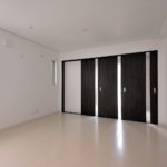 【屋上と屋根裏収納】敷地34.98坪｜延床35.19坪！<br>2階の上空間を上手に使った白黒のコントラストがスタイリッシュな注文住宅