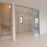 【屋上付き3階建て住宅】敷地27.90坪｜延床49.34坪！<br>パントリーから趣味のスペースまで造作の稼動棚で空間をうまく使った住宅