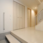 【屋上付き3階建て住宅】敷地27.90坪｜延床49.34坪！<br>パントリーから趣味のスペースまで造作の稼動棚で空間をうまく使った住宅
