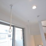 【屋上と屋根裏収納】敷地34.98坪｜延床35.19坪！<br>2階の上空間を上手に使った白黒のコントラストがスタイリッシュな注文住宅