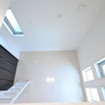 【屋上と屋根裏収納】敷地34.98坪｜延床35.19坪！<br>2階の上空間を上手に使った白黒のコントラストがスタイリッシュな注文住宅