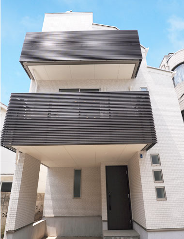 【屋上付き3階建て住宅】敷地27.90坪｜延床49.34坪！パントリーから趣味のスペースまで造作の稼動棚で空間をうまく使った住宅