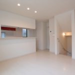 【屋上付き3階建て住宅】敷地27.90坪｜延床49.34坪！<br>パントリーから趣味のスペースまで造作の稼動棚で空間をうまく使った住宅
