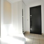 【約15.5畳の屋上付き】敷地24.48坪｜延床32.93坪！<br>外観は美しい白タイルに各部屋使い勝手＆カラーにもこだわる３階建て