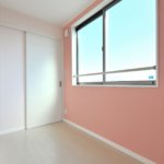 【約15.5畳の屋上付き】敷地24.48坪｜延床32.93坪！<br>外観は美しい白タイルに各部屋使い勝手＆カラーにもこだわる３階建て