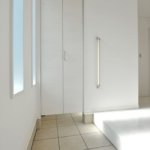 【約15.5畳の屋上付き】敷地24.48坪｜延床32.93坪！<br>外観は美しい白タイルに各部屋使い勝手＆カラーにもこだわる３階建て