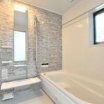 【約15.5畳の屋上付き】敷地24.48坪｜延床32.93坪！<br>外観は美しい白タイルに各部屋使い勝手＆カラーにもこだわる３階建て