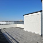 【約15.5畳の屋上付き】敷地24.48坪｜延床32.93坪！<br>外観は美しい白タイルに各部屋使い勝手＆カラーにもこだわる３階建て