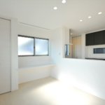 【約15.5畳の屋上付き】敷地24.48坪｜延床32.93坪！<br>外観は美しい白タイルに各部屋使い勝手＆カラーにもこだわる３階建て