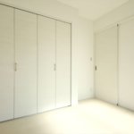 【約15.5畳の屋上付き】敷地24.48坪｜延床32.93坪！<br>外観は美しい白タイルに各部屋使い勝手＆カラーにもこだわる３階建て