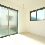 【約15.5畳の屋上付き】敷地24.48坪｜延床32.93坪！<br>外観は美しい白タイルに各部屋使い勝手＆カラーにもこだわる３階建て