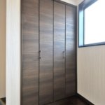 【約15.5畳の屋上付き】敷地24.48坪｜延床32.93坪！<br>外観は美しい白タイルに各部屋使い勝手＆カラーにもこだわる３階建て